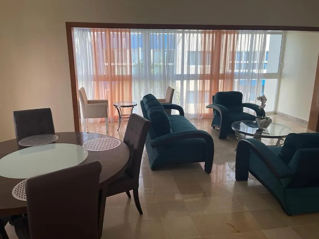 Paradise Penthouse Junior Beach & Pool location